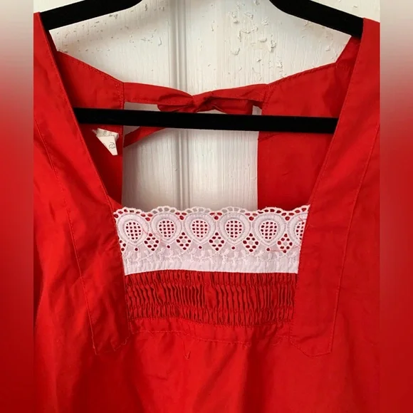 Red Apron with Lace - Picture 2 of 3